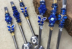 Azul escuro